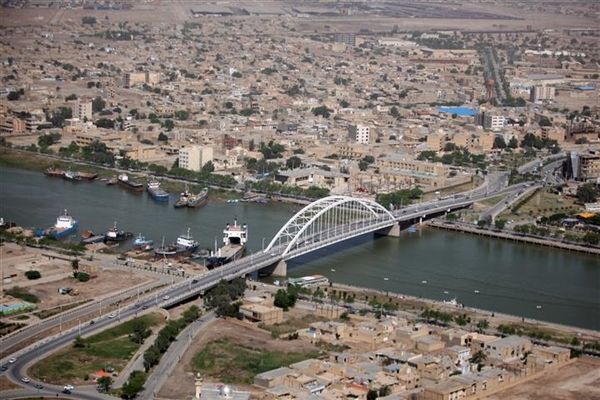 آزاد، اما در بند آزاد، اما در بند