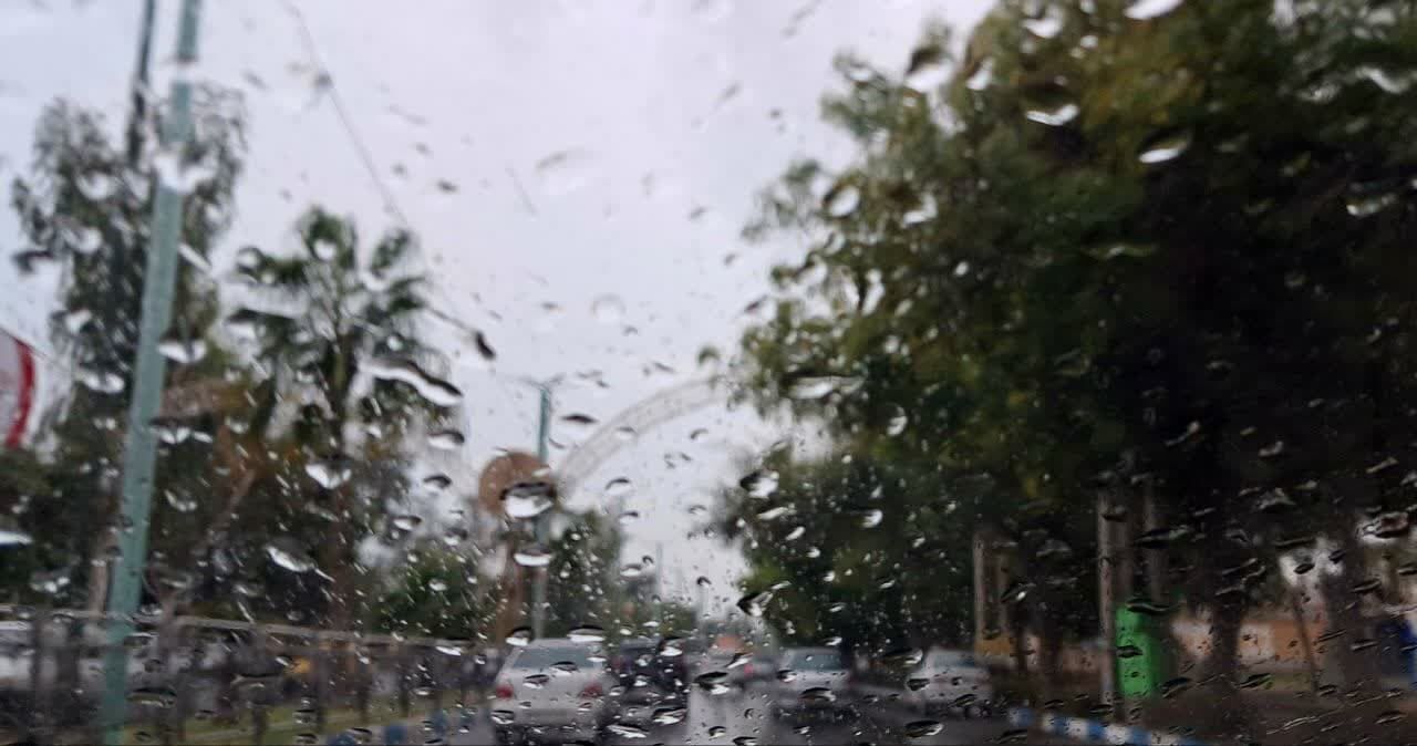 بارش پراکنده باران و رعد و برق در هرمزگان بارش پراکنده باران و رعد و برق در هرمزگان