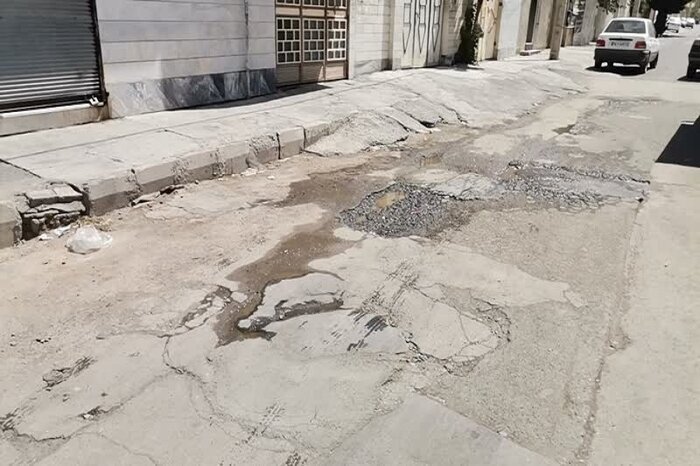 گلایه از وضعیت نامناسب آسفالت گلایه از وضعیت نامناسب آسفالت