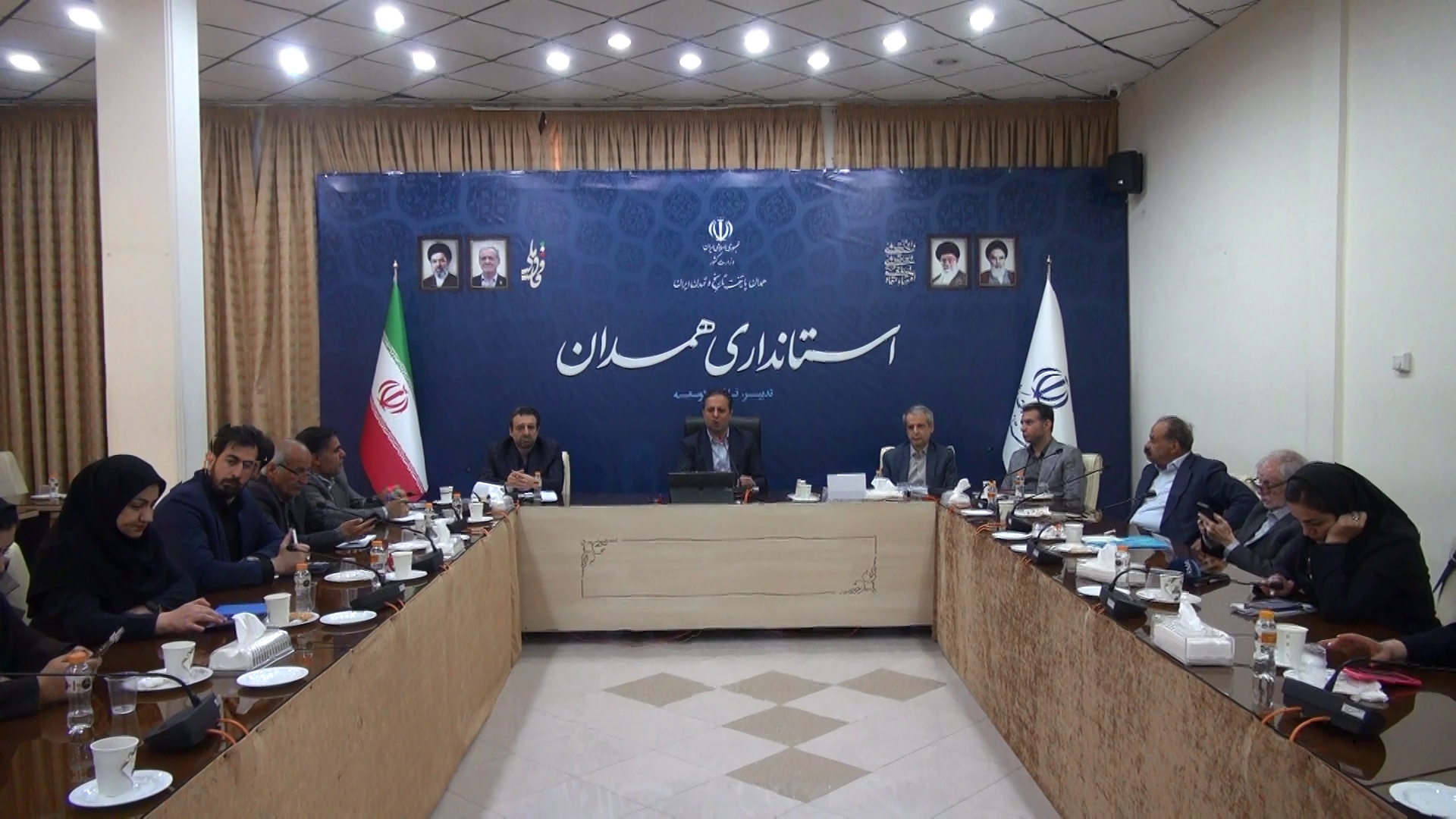 خروج و انتقال بیش از هزار تن کالای اساسی بعد از حمله دشمن به سردخانه در استان همدان 
