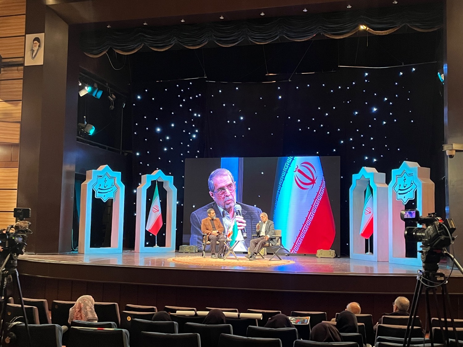 شب خاطره‌ای به یاد رهبر شهید