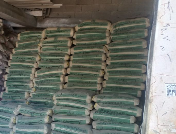 کشف احتکار و انبار غیرمجاز سیمان در سیاهکل