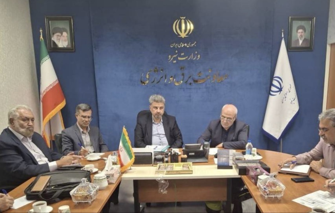 بررسی ابهامات قبوض برق و تأمین برق صنایع در نشست معاون وزیر نیرو با نمایندگان خانه صنعت و معدن