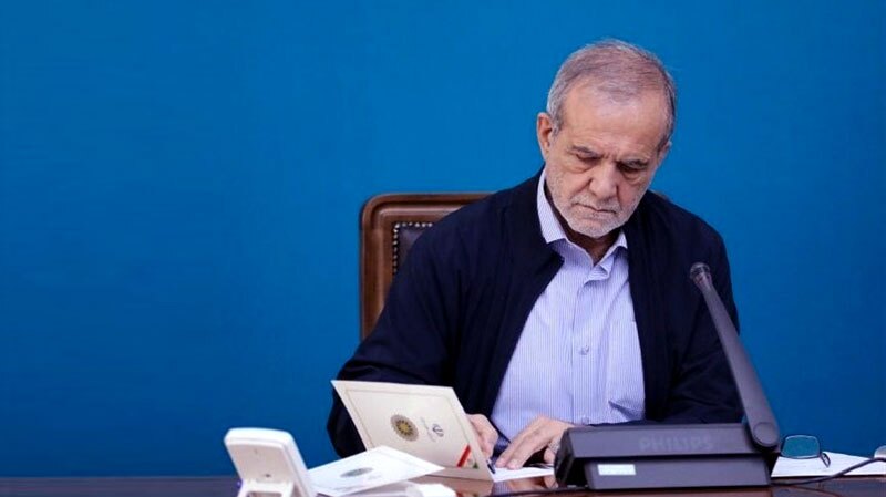 پزشکیان: ملت ایران از امام شهید آموخته زیر بار ذلت نرود پزشکیان: ملت ایران از امام شهید آموخته زیر بار ذلت نرود