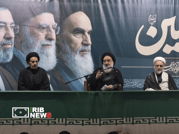 آیت الله خاتمی: دشمن در پی ایجاد تفرقه و تضعیف انسجام ملی است آیت الله خاتمی: دشمن در پی ایجاد تفرقه و تضعیف انسجام ملی است