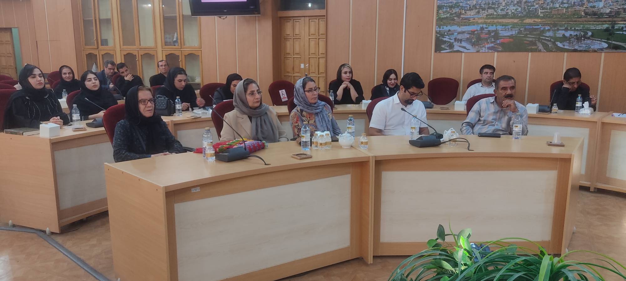 بیان دغدغه‌ها و مشکلات هنرمندان صنایع‌دستی در نشست با استاندار