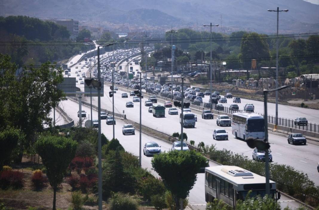 ترافیک سنگین در آزادراههای منتهی به پایتخت و هراز ترافیک سنگین در آزادراههای منتهی به پایتخت و هراز