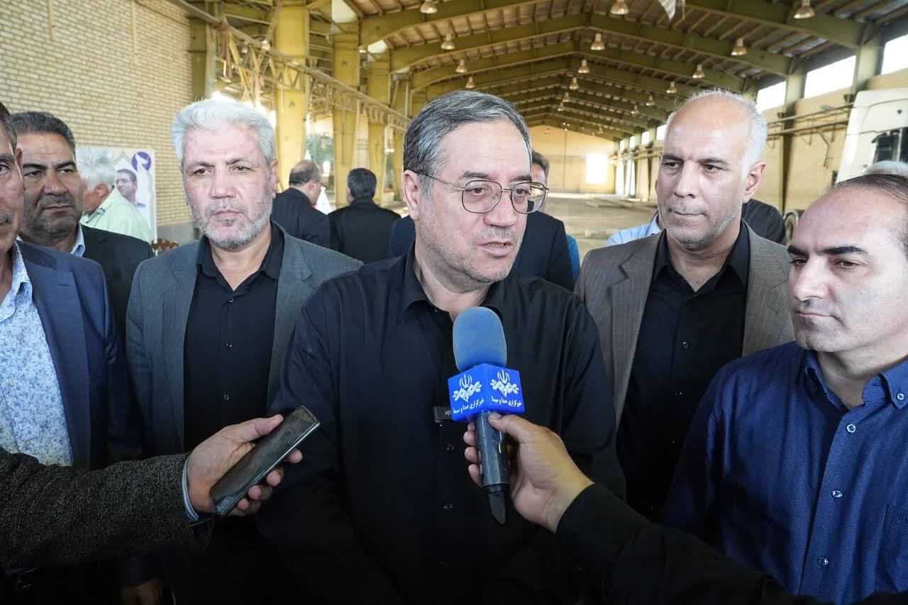 بازدید استاندار آذربایجانغربی از کارخانه تولید کامیونهای کشنده گازی در ارومیه بازدید استاندار آذربایجانغربی از کارخانه تولید کامیونهای کشنده گازی در ارومیه