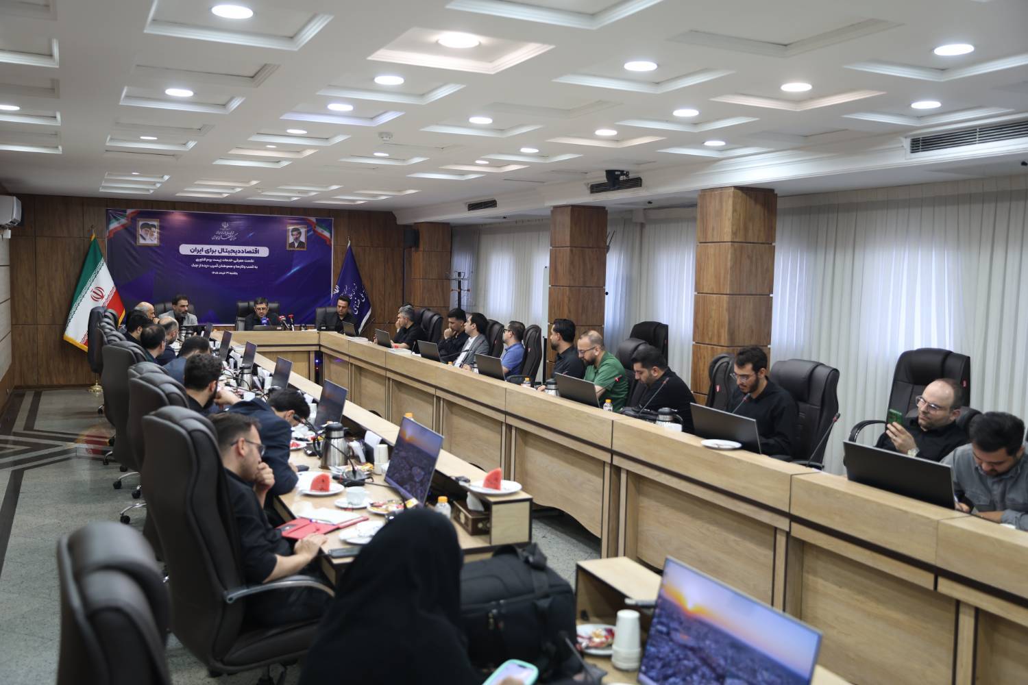 نشست «اقتصاد دیجیتال برای ایران» به میزبانی مرکز ملی فضای مجازی برگزار شد نشست «اقتصاد دیجیتال برای ایران» به میزبانی مرکز ملی فضای مجازی برگزار شد