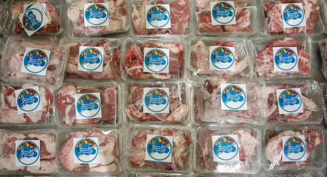 توزیع ۸۰۰ بسته گوشت قرمز بین نیازمندان نهبندان توزیع ۸۰۰ بسته گوشت قرمز بین نیازمندان نهبندان