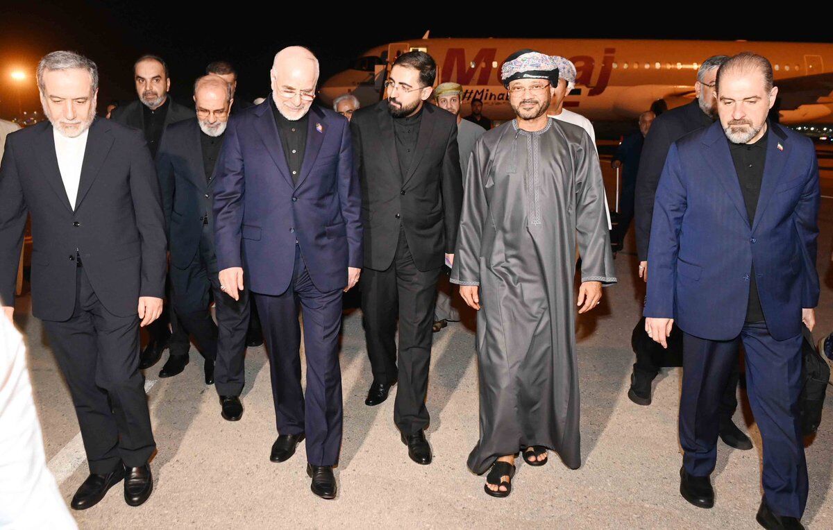 رایزنی هیئت عالی رتبه ایرانی با مقامات عمان در مسقط رایزنی هیئت عالی رتبه ایرانی با مقامات عمان در مسقط