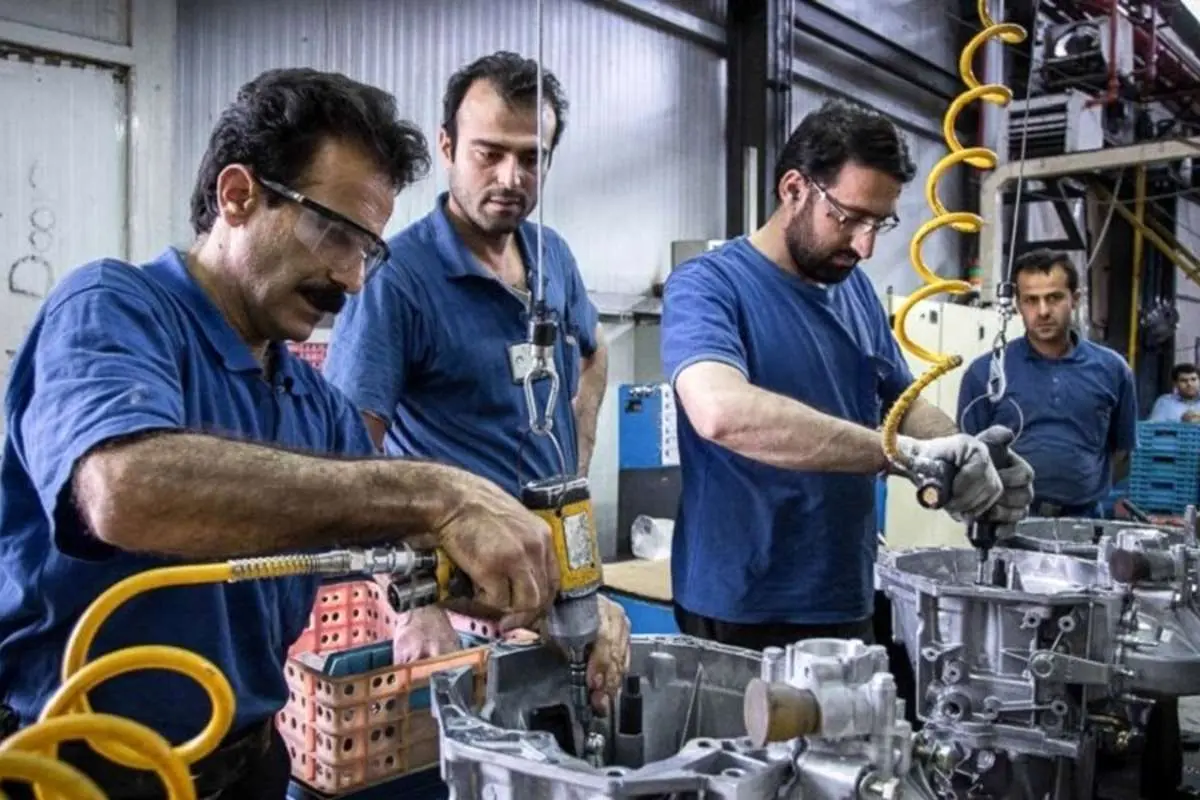 کارگران و کارفرمایان زنجانی پای کار تولید کارگران و کارفرمایان زنجانی پای کار تولید